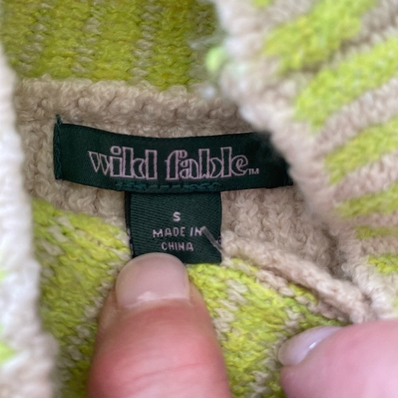 NWT‎ Wild Fable Womens Cropped Sweater Size Small Cream Floresent Green Stripe - Picture 2 of 11